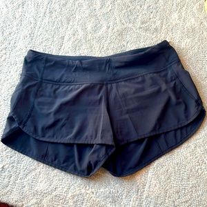 Lululemon 2.5” Speed Up Shorts - Size 6